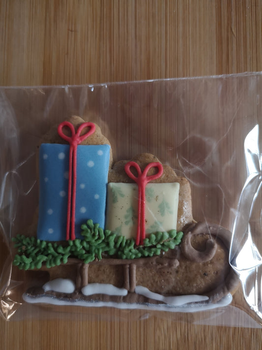 Vánoce na sněhu -  sáně s dárkama