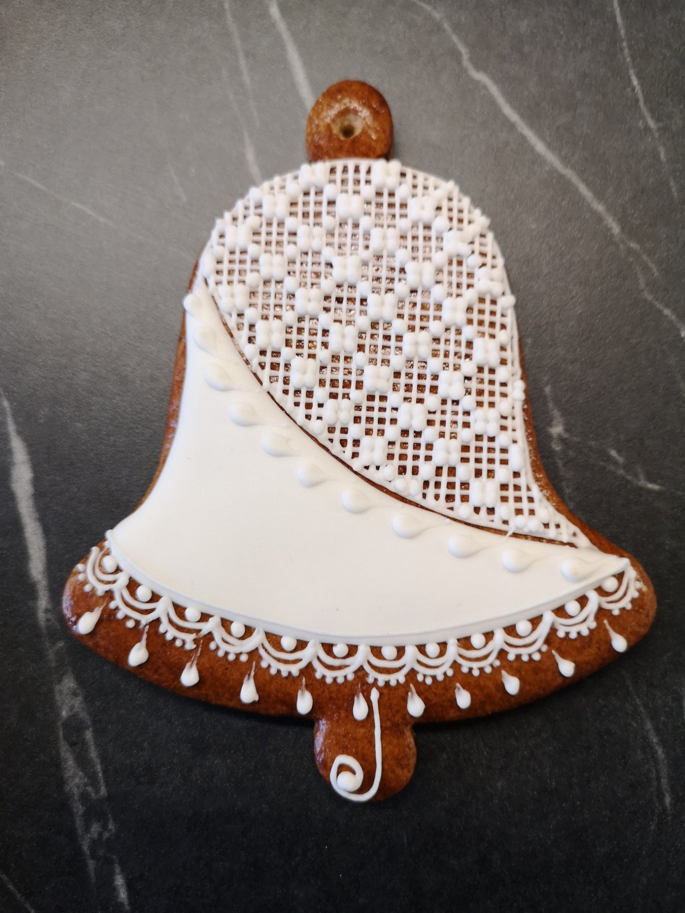 Ručně zdobený zvoneček z perníku